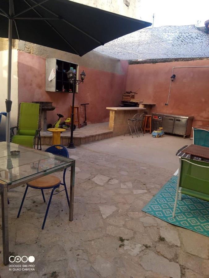 T2 Centre Village "Chez Clothilde" Remoulins Exterior photo